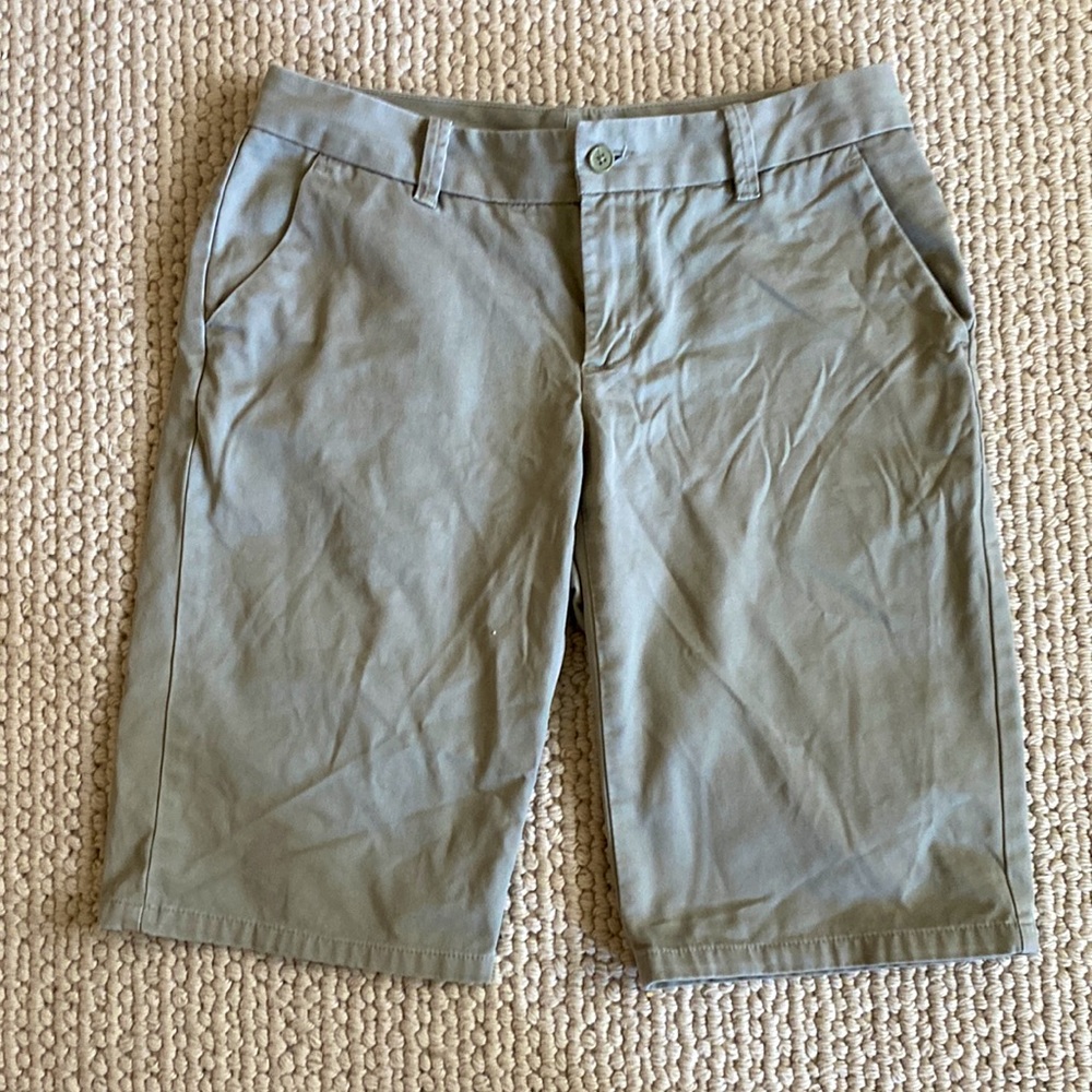 Gap olive green shorts